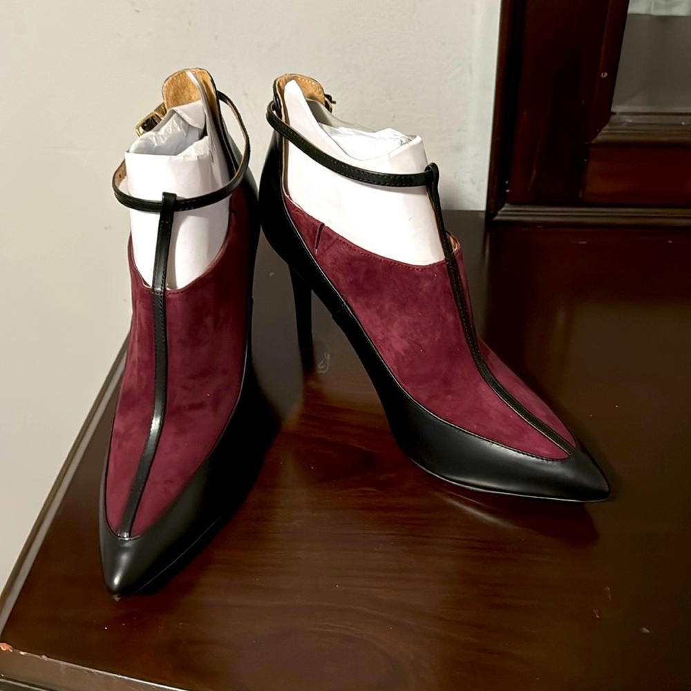 BANANA REPUBLIC 3.5 inches